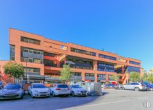 Office for rent at Calle Condesa de Venadito, 5-5 A, Ciudad Lineal, Madrid, 28027 with car, building, wheel, land vehicle, automotive parking light, tire, sky, vehicle, plant and cloud around