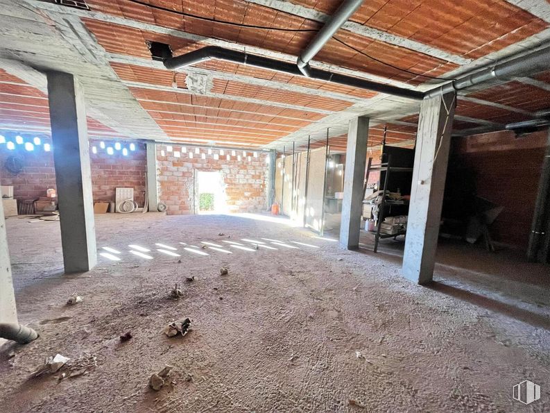 Local en venta en Avenida Circunvalación, Daganzo de Arriba, Madrid, 28814 con edificio, suelo, piso, madera, pasillo, material de construcción, viga, albañilería, árbol y ladrillo alrededor