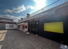 Retail for sale & for rent at Calle Santa Teresa, Arganda del Rey, Madrid, 28500 with building, cloud, sky, architecture, asphalt, morning, urban design, facade, city and road surface around