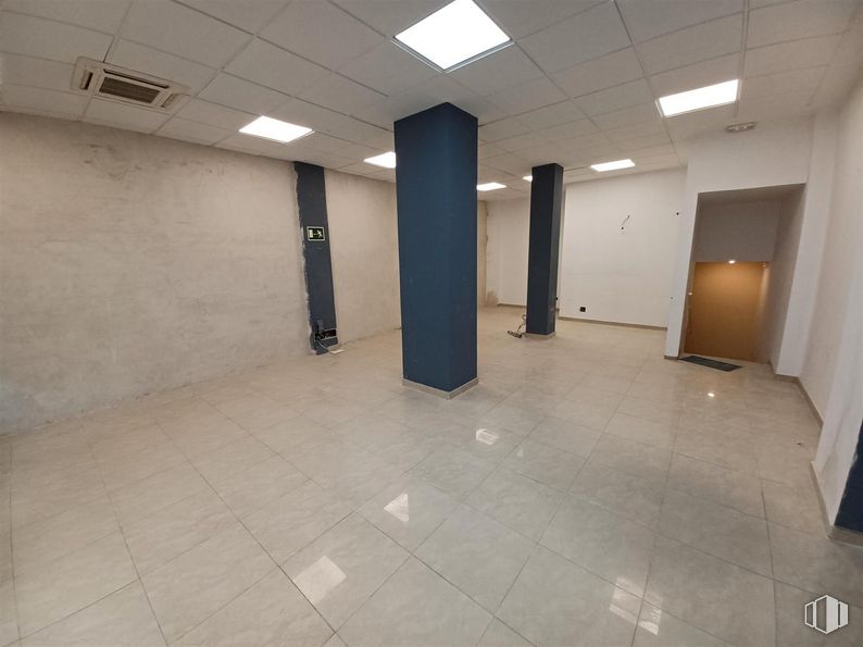 Local en venta en Calle Isla Tavira, 12, Fuencarral - El Pardo, Madrid, 28035 con lámpara, alumbrado, edificio, suelo, suelos, suelo de baldosas, material compuesto, techo, hall y hormigón alrededor