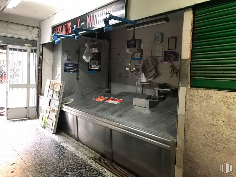 Retail for sale & for rent at Calle San Felipe, 14, Leganés, Madrid, 28917 with cabinetry, window blind, fixture, gas, flooring, machine, metal, window, door and room around