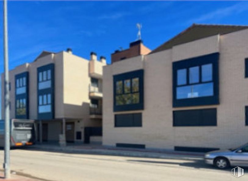 Local en venta en Avenida San Luis, Yepes, Toledo, 45313 con coche, ventana, casa, edificio, cielo, rueda, vehículo, diseño urbano, neumático y barrio alrededor