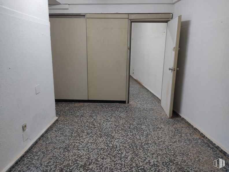 Local en venta en Calle General Ricardos, Carabanchel, Madrid, 28025 con armario, ebanistería, madera, suelos, suelo, madera dura, rectángulo, contrachapado, tinte para madera y vidrio alrededor