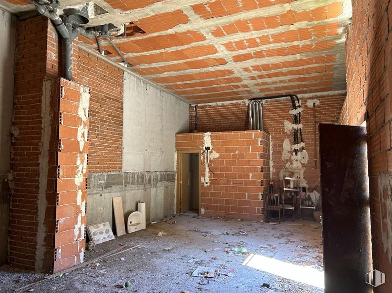 Local en alquiler y venta en Zona Barrio Puerto, Coslada, Madrid, 28820 con puerta, madera, albañilería, ladrillo, edificio, suelos, suelo, material de construcción, haz y pared alrededor