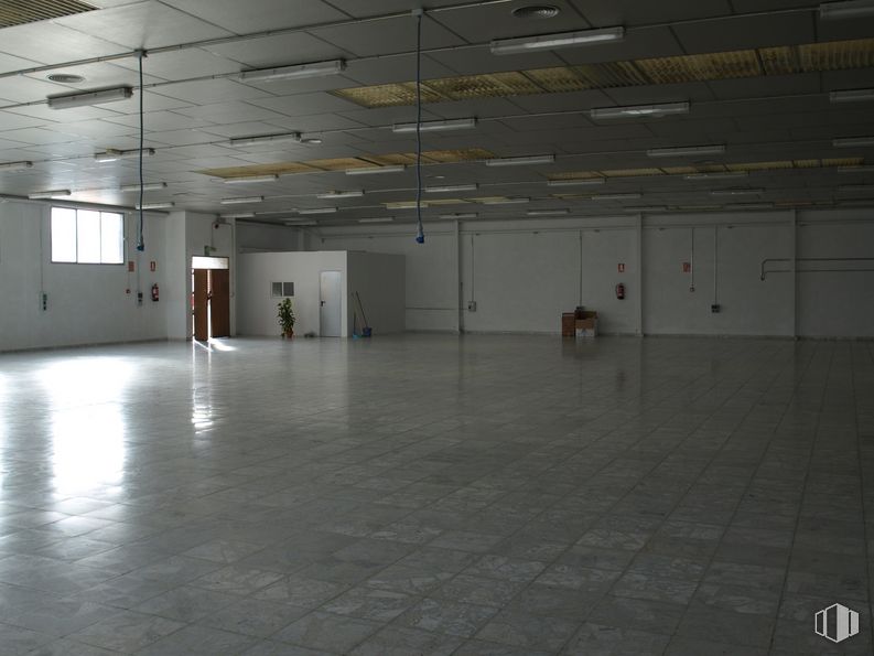 Industrial for sale & for rent at Calle Arroyada, 4, Sonseca, Toledo, 45100 with fixture, hall, flooring, floor, building, ceiling, composite material, space, event and concrete around