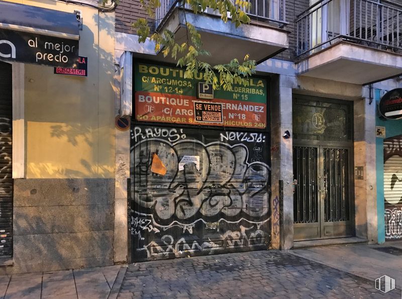 Nave en alquiler y venta en Calle Argumosa, 12, Centro, Madrid, 28012 con puerta, edificio, fuente, fachada, accesorio, ciudad, arte, tintes y matices, grafiti y carretera alrededor