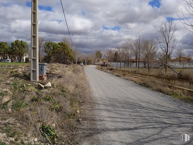 Land for sale at Calle Santa María, 26, Mascaraque, Toledo, 45430 with cloud, sky, plant, natural landscape, tree, road surface, land lot, asphalt, grass and thoroughfare around