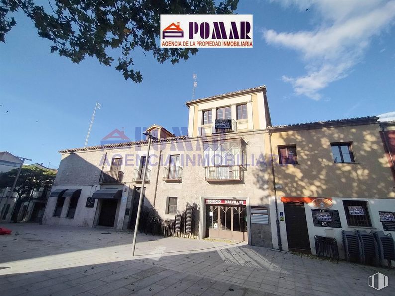 Retail for rent at Plaza Nalvillos, 1, Ávila, 05001 with sky, window, cloud, building, tree, facade, landmark, road, urban design and city around