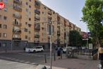 Retail for sale at Zona Arganzuela, Arganzuela, Madrid, 28045 with person, building, tire, window, wheel, car, sky, plant, vehicle and tree around