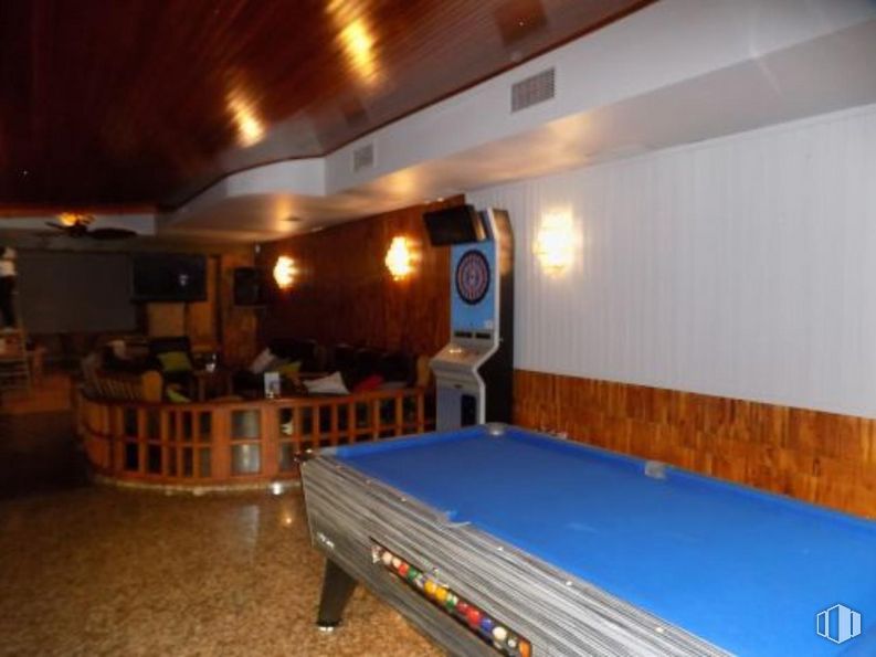 Retail for sale at Calle Eras del Tío Cañamón, Cuenca, 16004 with billiard table, furniture, building, wood, floor, hardwood, indoor games and sports, flooring, leisure and ceiling around