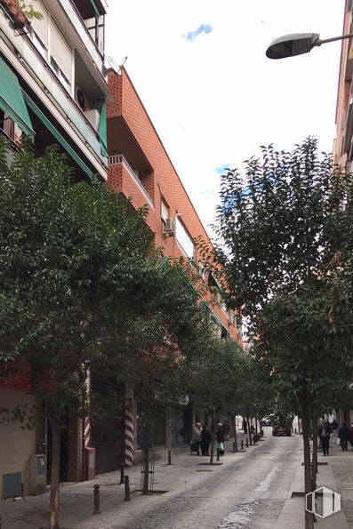 Local en venta en Calle Soria, 7, Alcorcón, Madrid, 28921 con edificio, cielo, día, ventana, luz de la calle, superficie de carretera, barrio, diseño urbano, pared y acera alrededor