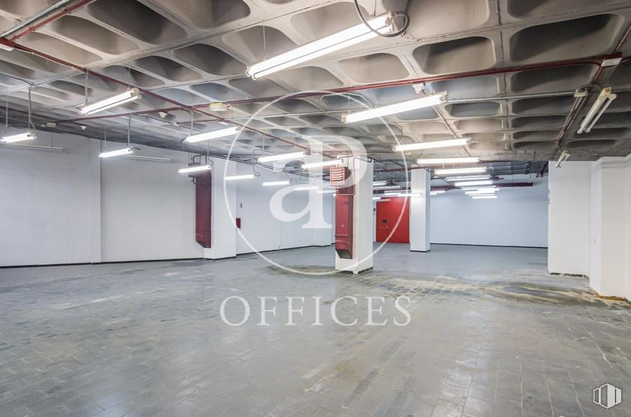 Oficina en venta en Zona IFEMA, Hortaleza, Madrid, 28033 con suelo, piso, línea, pared, gas, pasillo, material de construcción, aparcamiento, material compuesto y techo alrededor