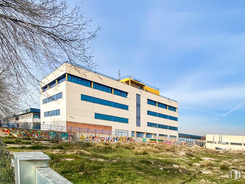 Oficina en alquiler en Calle Laguna del Marquesado, 8, Villaverde, Madrid, 28021 con edificio, cielo, propiedad, nube, planta, bloque de pisos, árbol, diseño urbano, condominio y vecindario alrededor