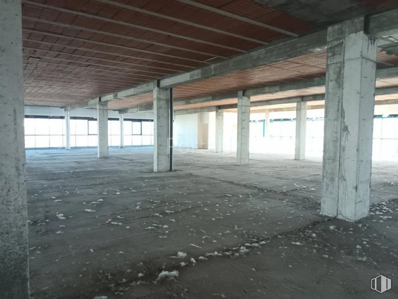 Office for sale at Calle Francisco Medina Mendoza, 39, Cabanillas del Campo, Guadalajara, 19171 with fixture, floor, flooring, material property, hall, composite material, concrete, building material, column and tints and shades around