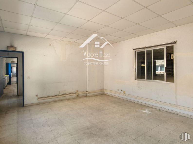 Industrial for rent at Carretera Villaverde a Vallecas, Villa de Vallecas, Madrid, 28031 with window, flooring, floor, ceiling, apartment, building material, daylighting, hall, plaster and tile flooring around