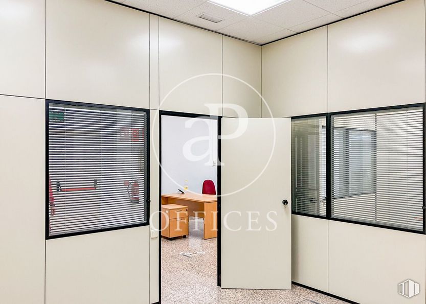 Office for rent at Zona nudo Norte Madrid, Fuencarral - El Pardo, Madrid, 28034 with window blind, table, building, door, fixture, wood, cabinetry, house, floor and flooring around