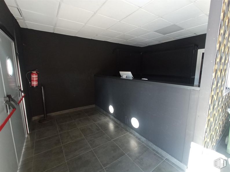 Local en alquiler y venta en Calle Cincel, Rivas-Vaciamadrid, Madrid, 28529 con propiedad, accesorio, edificio, suelo, suelos, material compuesto, exterior del automóvil, techo, ventana y vidrio alrededor