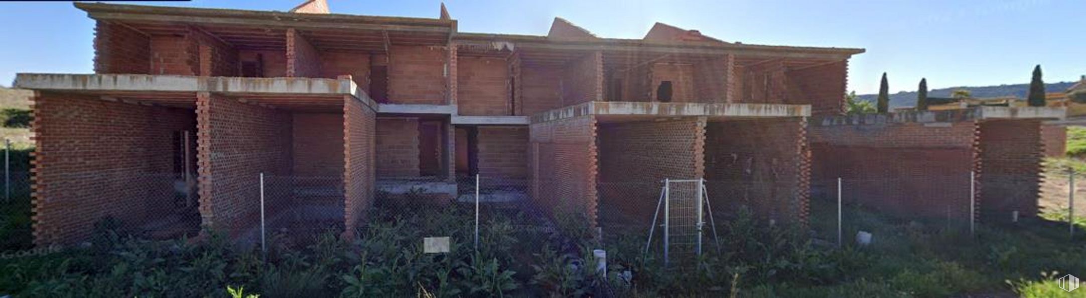 Land for sale at Camino Guzmana 4 , Tórtola de Henares, Guadalajara, 19198 with building, plant, sky, grass, landscape, facade, gas, brick, grass family and wood around