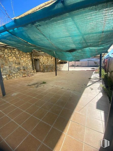 Retail for sale at Avenida Playa de Escalona, Escalona, Toledo, 45910 with blue, shade, road surface, composite material, sky, plant, tints and shades, roof, concrete and wood around