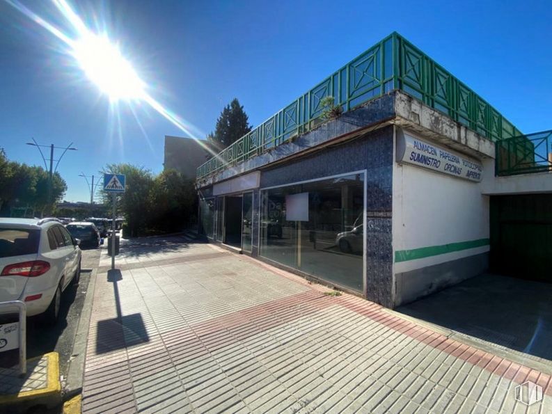 Local en venta en Casco urbano, Fuenlabrada, Madrid, 28945 con coche, edificio, cielo, asfalto, superficie de la carretera, vehículo, sombra, iluminación del automóvil, matrícula del vehículo y diseño urbano alrededor