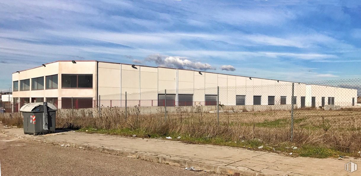 Industrial for sale at Polígono Industrial Puerta de Madrid, Casarrubuelos, Madrid, 28978 with waste container, building, cloud, sky, plant, fixture, land lot, landscape, composite material and facade around