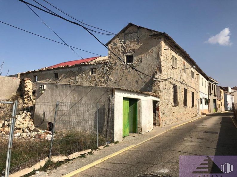 Land for sale at Zona Centro, Ontígola, Toledo, 45340 with wall, neighbourhood, human settlement, electrical cable, overhead power line, wire, electricity, village, electrical network and electrical supply around