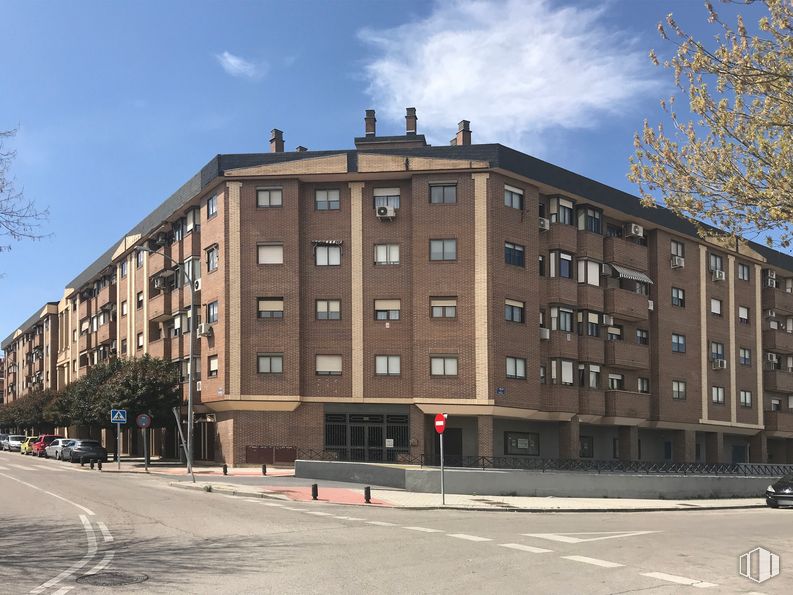 Local en venta en Calle Chile, 15, Leganés, Madrid, 28918 con edificio, cielo, nube, día, ventana, infraestructura, diseño urbano, condominio, árbol y bloque de torre alrededor