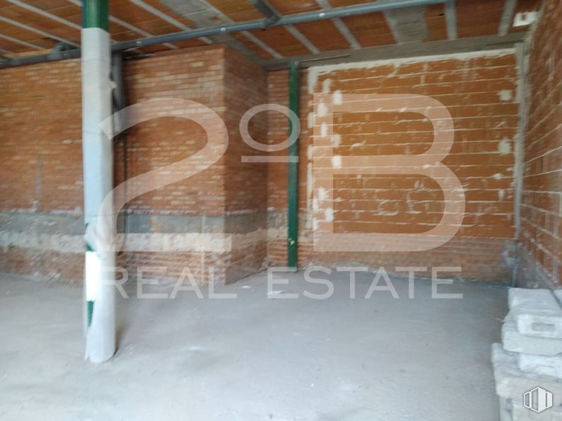 Retail for sale at Calle La Boleta, 9, Seseña, Toledo, 45223 with wood, building material, flooring, brick, gas, brickwork, composite material, hardwood, beam and plywood around