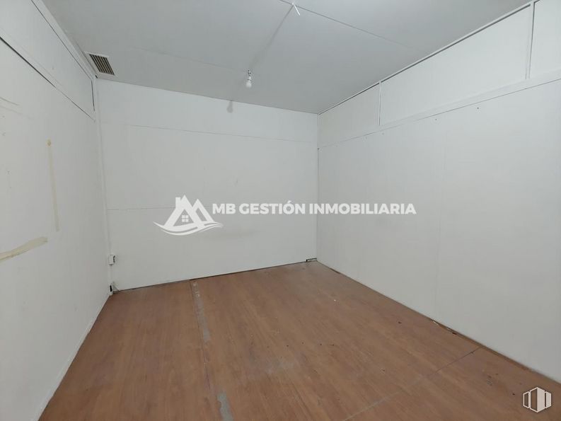 Industrial for sale at Polígono Industrial Villa Azaña, Numancia de la Sagra, Toledo, 45230 with building, wood, floor, flooring, rectangle, wood stain, laminate flooring, ceiling, hardwood and plank around