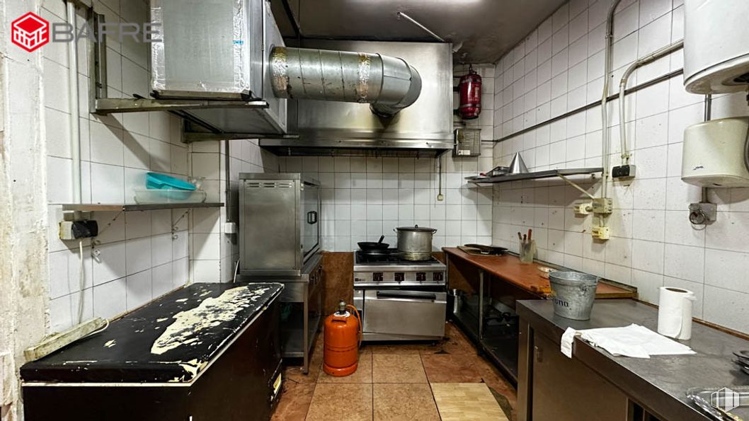 Local en venta en Calle Carrascales, Usera, Madrid, 28026 con refrigerador, aparato de cocina, electrodoméstico, estufa de gas, encimera, mueble, ebanistería, cocina, fregadero y fregadero alrededor