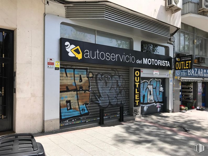 Retail for sale & for rent at Calle Bravo Murillo, Chamberí, Madrid, 28003 with building, retail, facade, window, city, font, commercial building, mixed-use, road and street around