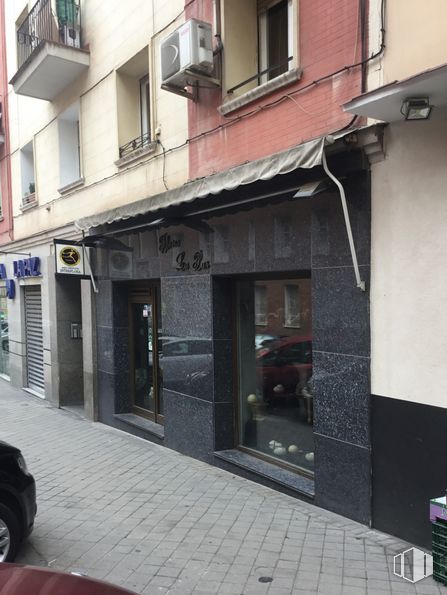 Retail for rent at Calle Valderribas, 24, Retiro, Madrid, 28007 with window, property, building, infrastructure, road surface, architecture, neighbourhood, wall, fixture and facade around