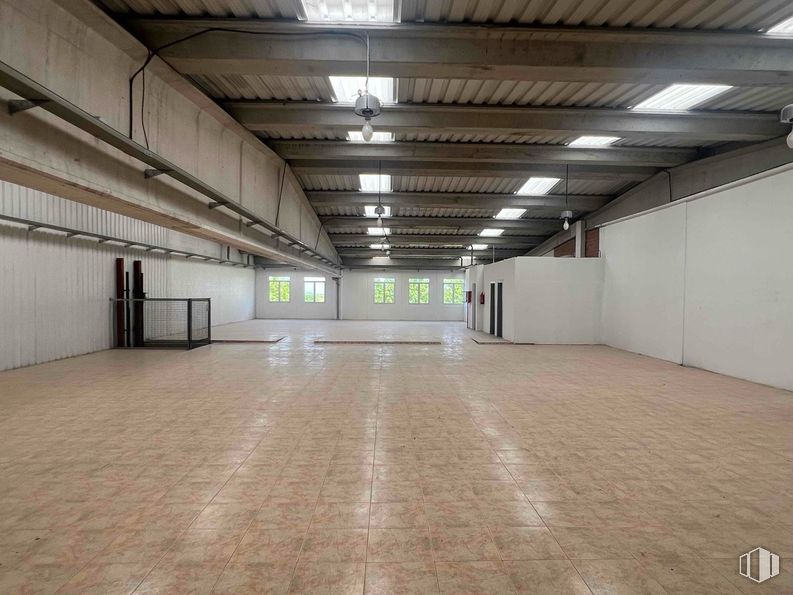 Nave en alquiler en Zona polígono industrial Sur, San Sebastián de los Reyes, Madrid, 28700 con pabellón, edificio, hall, suelos, suelo, puerta, madera, techo, aparcamiento y evento alrededor