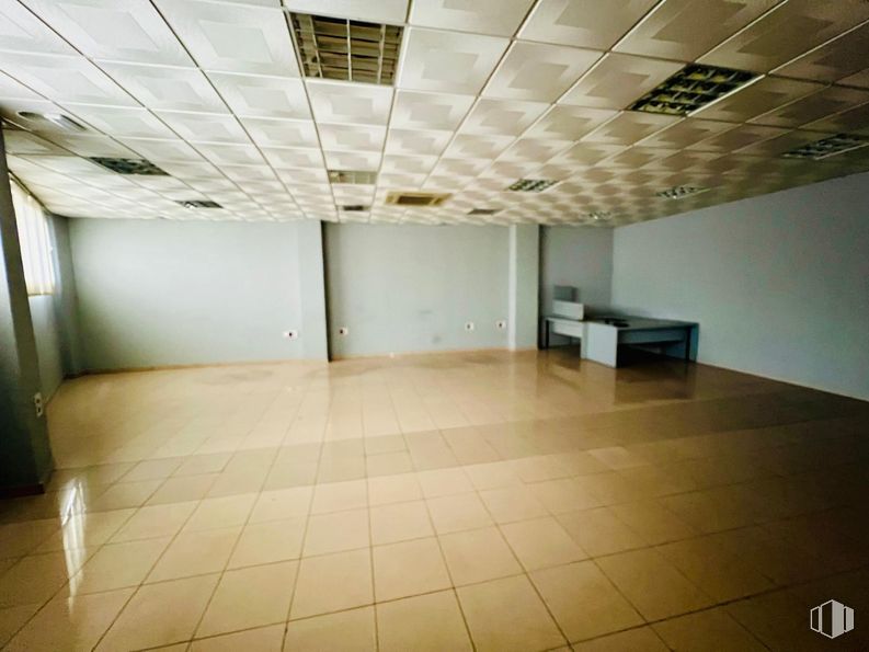 Industrial for sale & for rent at Polígono Industrial Los Olivos, Getafe, Madrid, 28906 with furniture, flooring, floor, ceiling, lighting, interior design, hall, tile flooring, tile and light fixture around