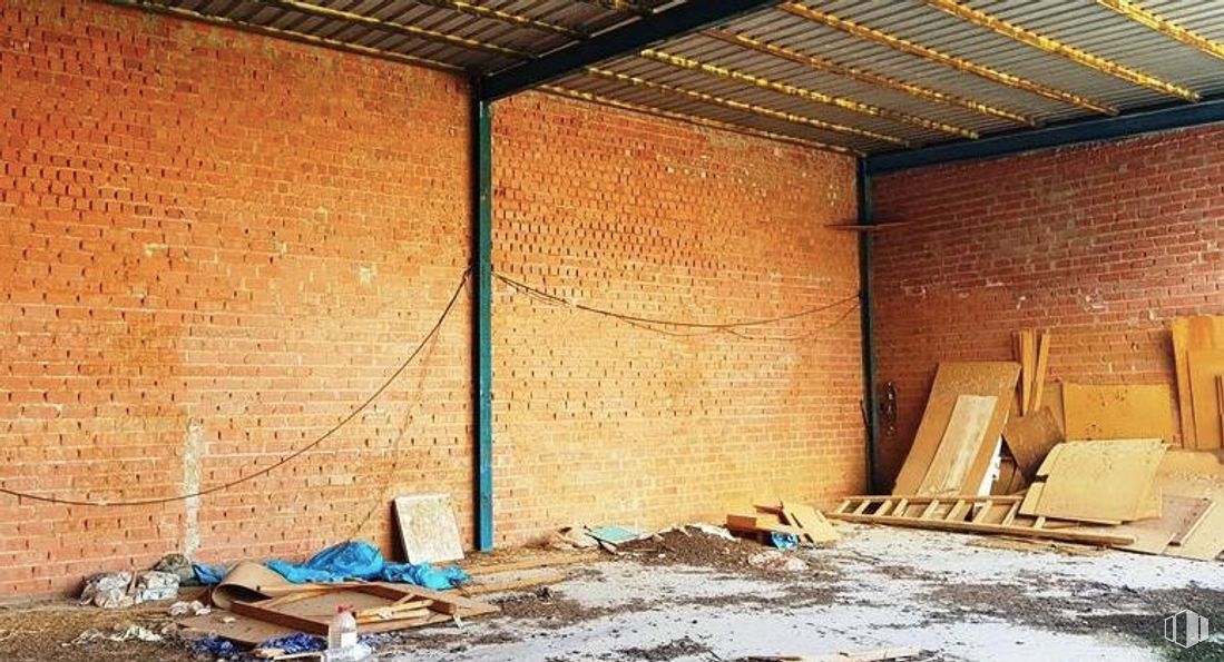 Industrial for sale at Calle Rocinante, Ajofrín, Toledo, 45110 with wood, shade, building material, wall, floor, tints and shades, flooring, ceiling, brick and roof around