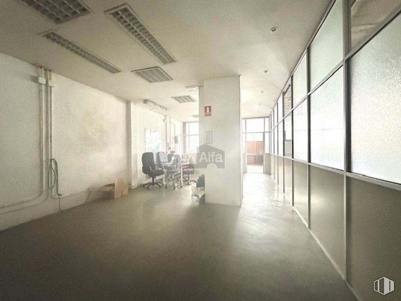 Industrial for sale at Polígono Industrial Julián Camarillo, San Blas - Canillejas, Madrid, 28037 with chair, fixture, building, window, hall, flooring, floor, ceiling, space and door around