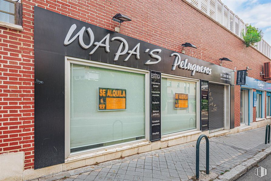 Local en alquiler en Calle Mesena, 8, Hortaleza, Madrid, 28033 con accesorio, ventana, edificio, ladrillo, cielo, albañilería, fachada, fuente, nube y publicidad alrededor