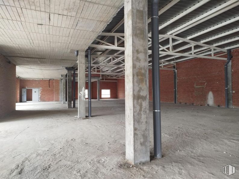 Local en alquiler en Ronda San Juan, Navalcarnero, Madrid, 28600 con edificio, madera, hall, suelos, suelo, material compuesto, inmobiliario, techo, columna y hormigón alrededor