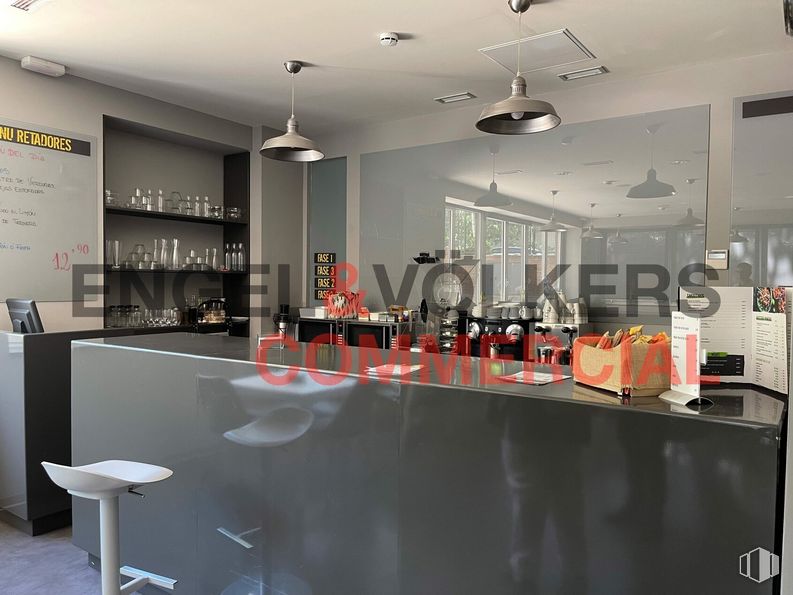 Retail for sale at Calle Velázquez, Chamartín, Madrid, 28006 with lighting, stool, luggage & bags, property, building, light, interior design, chair, automotive design and flooring around