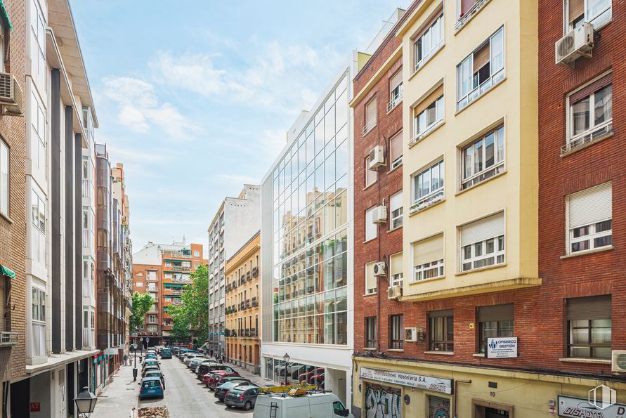 Oficina en alquiler en Calle Vizcaya, 12, Arganzuela, Madrid, 28045 con ventana, edificio, cielo, coche, nube, infraestructura, vehículo, diseño urbano, bloque de torre y vía pública alrededor