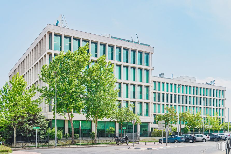 Oficina en alquiler en Avenida Vega, 15, Alcobendas, Madrid, 28100 con edificio, cielo, planta, diseño urbano, árbol, condominio, bloque de pisos, rueda, zona residencial y edificio comercial alrededor