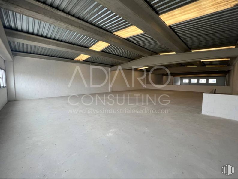 Industrial for sale at Calle Bronce, Torrejón de Ardoz, Madrid, 28850 with ceiling, flooring, floor, hall, beam, building material, daylighting, design, transparency and plaster around