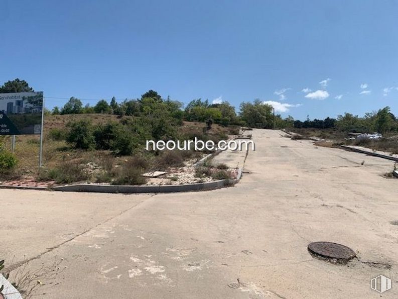 Land for sale at Casco urbano, Navalperal de Pinares, Ávila, 05240 with turtle, sky, cloud, plant, road surface, asphalt, land lot, tree, thoroughfare and landscape around