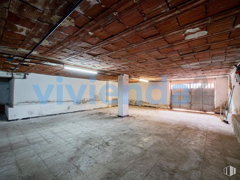 Local en venta en Calle Islas Marquesas, Fuencarral - El Pardo, Madrid, 28035 con suelo, madera, suelos, hall, ventana, haz, ciudad, material compuesto, techo y hormigón alrededor