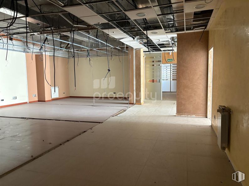 Industrial for sale at Calle Laguna, 74, Alcorcón, Madrid, 28923 with flooring, floor, ceiling, interior design, lighting, composite material, hall, tile flooring, transparency and light fixture around