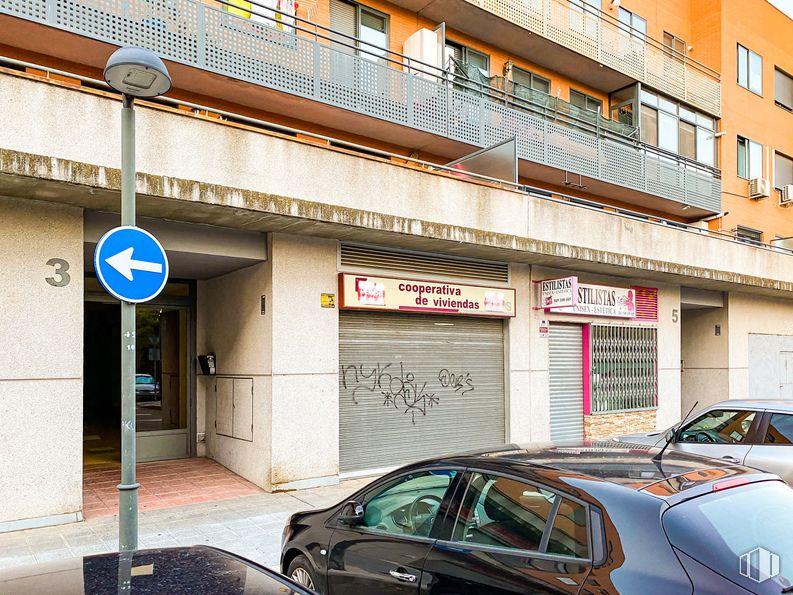 Retail for sale at Calle Romero, Azuqueca de Henares, Guadalajara, 19200 with car, composite material, apartment, automotive parking light, commercial building, condominium, concrete, sidewalk, automotive tail & brake light and parking around