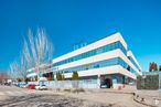 Office for rent at Calle Valgrande, 8, Alcobendas, Madrid, 28100 with building, sky, wheel, daytime, tire, architecture, street light, house, urban design and tree around