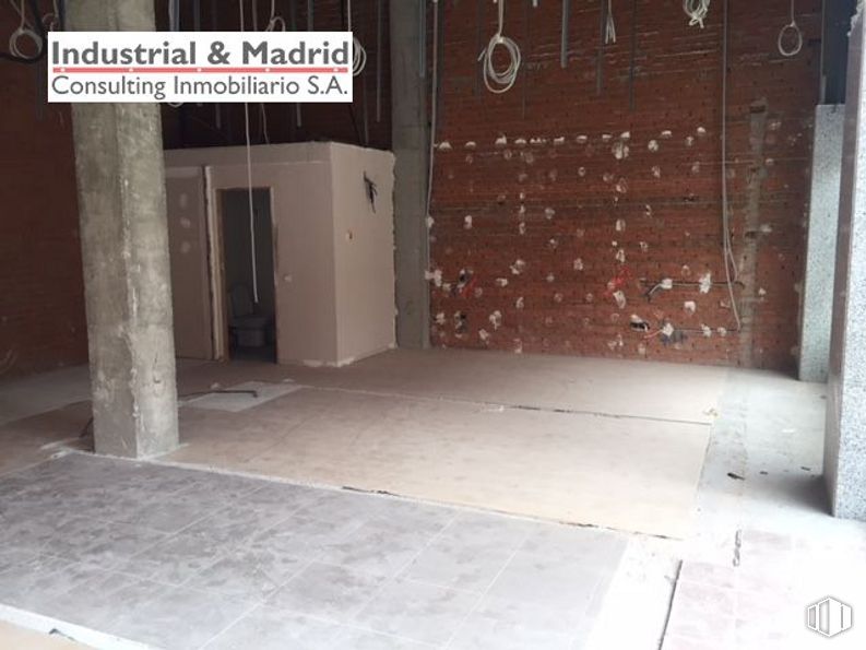 Local en alquiler en Zona centro, Arganda del Rey, Madrid, 28500 con puerta, madera, accesorio, piso, suelo, casa, edificio, gas, puerta de casa y material compuesto alrededor