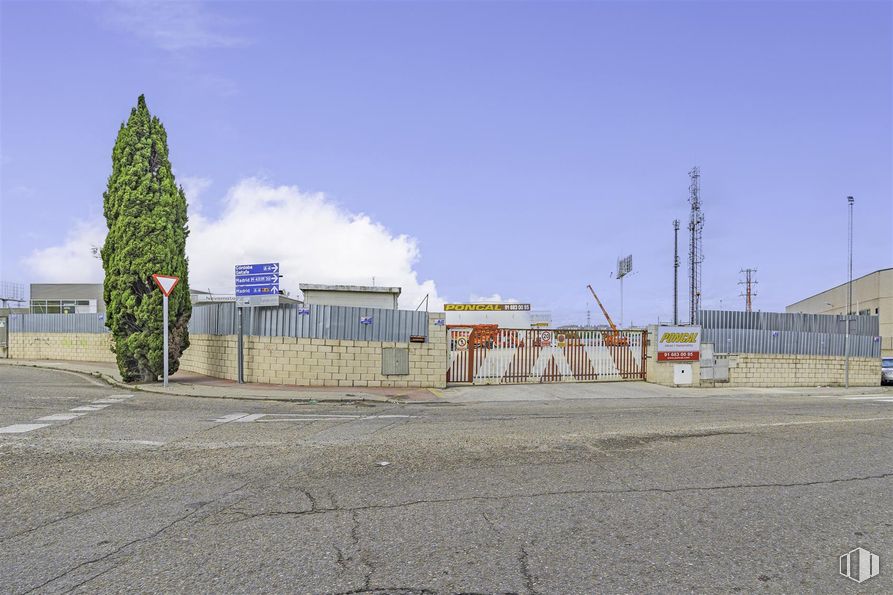 Industrial for sale at Zona Los Olivos, Getafe, Madrid, 28906 with building, sky, cloud, plant, road surface, asphalt, land lot, gas, landscape and road around