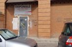 Retail for sale at Calle Isaac Peral, Arganda del Rey, Madrid, 28500 with car, door, window, automotive parking light, vehicle, automotive lighting, motor vehicle, automotive tail & brake light, automotive exterior and hood around